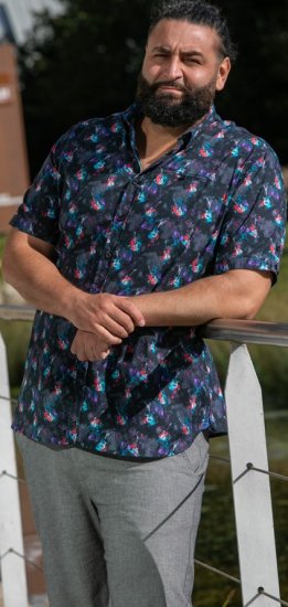 D555 Farnborough Short Sleeve Guitar AOP Shirt With Hidden Button Down Black - Kauluspaidat - Miesten isot kauluspaidat 2XL – 8XL