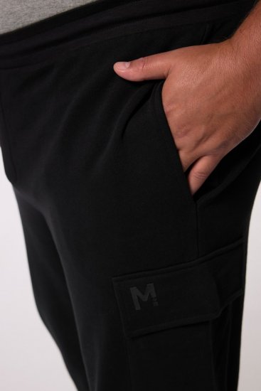 Men+ 113 Collegehousut cargotaskuilla Musta - Collegehousut ja collegeshortsit - Miesten Isot collegehousut ja collegeshortsit