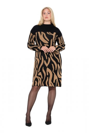 Ulla Popken 845378 Eläinkuvioinen neulemekko Beige - Iltapuvut - Juhlamekot plus-koossa