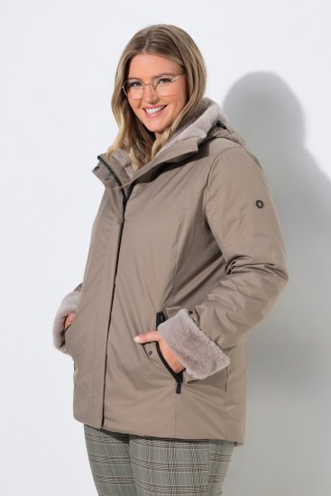 Ulla Popken 850509 Tekoturkistakki Taupe - Takit - Naisten takit plus-koossa