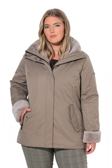 Ulla Popken 850509 Tekoturkistakki Taupe - Takit - Naisten takit plus-koossa