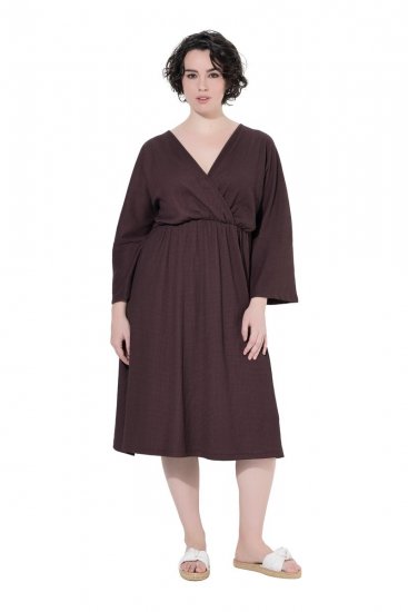 Ulla Popken 852307 Pitkähihainen kietaisumekko Mahonginruskea - Midimekot - Midimekot isoissa ko'oissa
