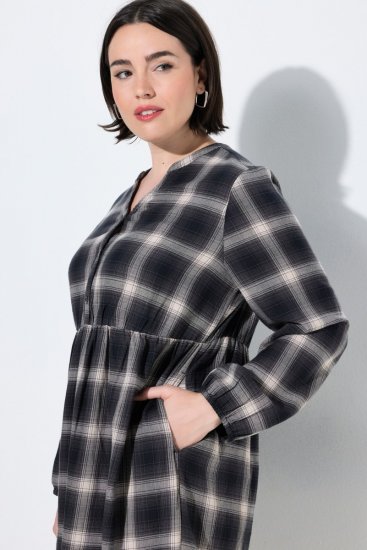 Ulla Popken 853728 Ruudullinen mekko röyhelöillä Musta - Naisten mekot isot koot - Mekot kaikille koille