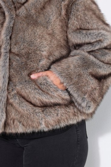 Ulla Popken 854617 Tekoturkistakki Beige - Takit - Naisten takit plus-koossa