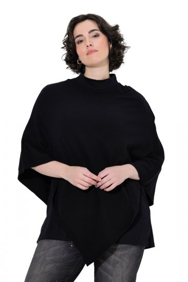Ulla Popken 855277 Neuleponcho kärkihelmalla ja venekaula-aukolla Musta - Ponchot ja viitat - 