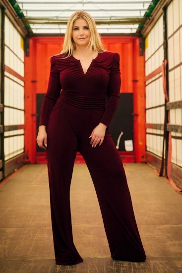 Ulla Popken 855622 Pitkähihainen haalari V-aukolla Viininpunainen - Haalarit - Jumpsuitit Isoissa Koissa