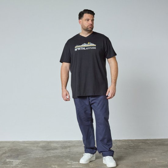 North Latitude Mountain T-Shirt V-Neck Musta - TALL T-paidat - T-paidat pitkille miehille 