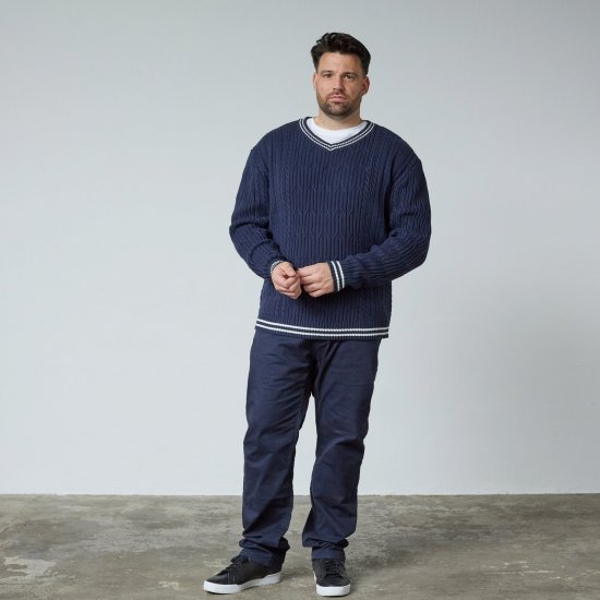 North Latitude V-Neck Knit Tummansininen - TALL collegepaidat - TALL-collegepuserot ja -hupparit