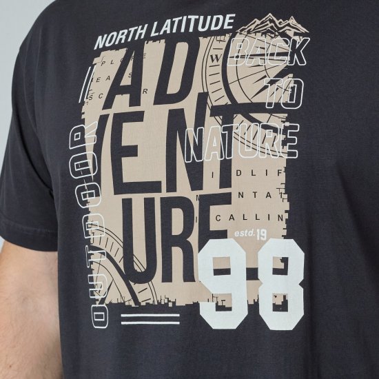 North Latitude Adventure 98 Graphic Tee Musta - T-paidat - Isot T-paidat 2XL – 14XL