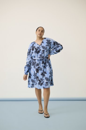 Kaffe Curve Aliana Dress Blue Flower Animal - Midimekot - 