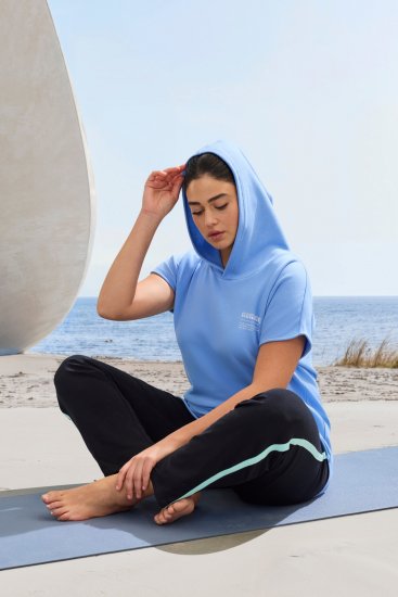 Ulla Popken Quick Drying Short Sleeve Hoodie Light Blue - Naisten hupparit ja collegepaidat isot koot - 