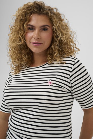 Kaffe Curve Lia Flower T-Shirt Chalk/Deep Black - T-paidat - 